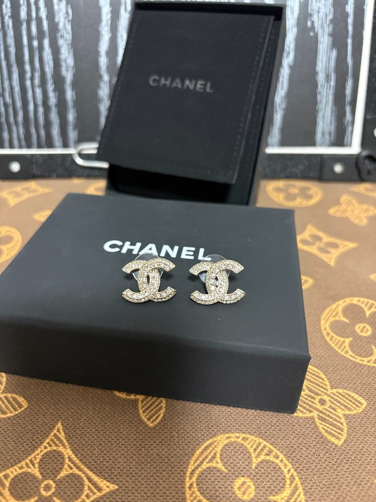 Chanel Cc Earrings 200$